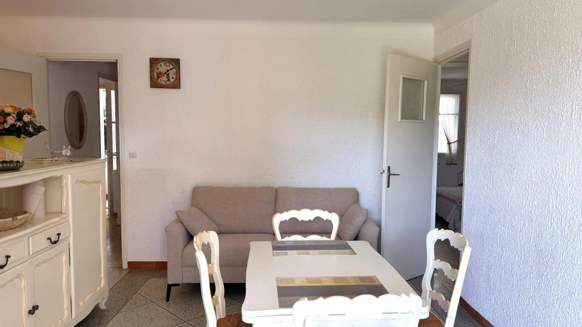 Appartement T3 Au Calme Et Proche Des Plages 카발레르쉬르메르 아파트